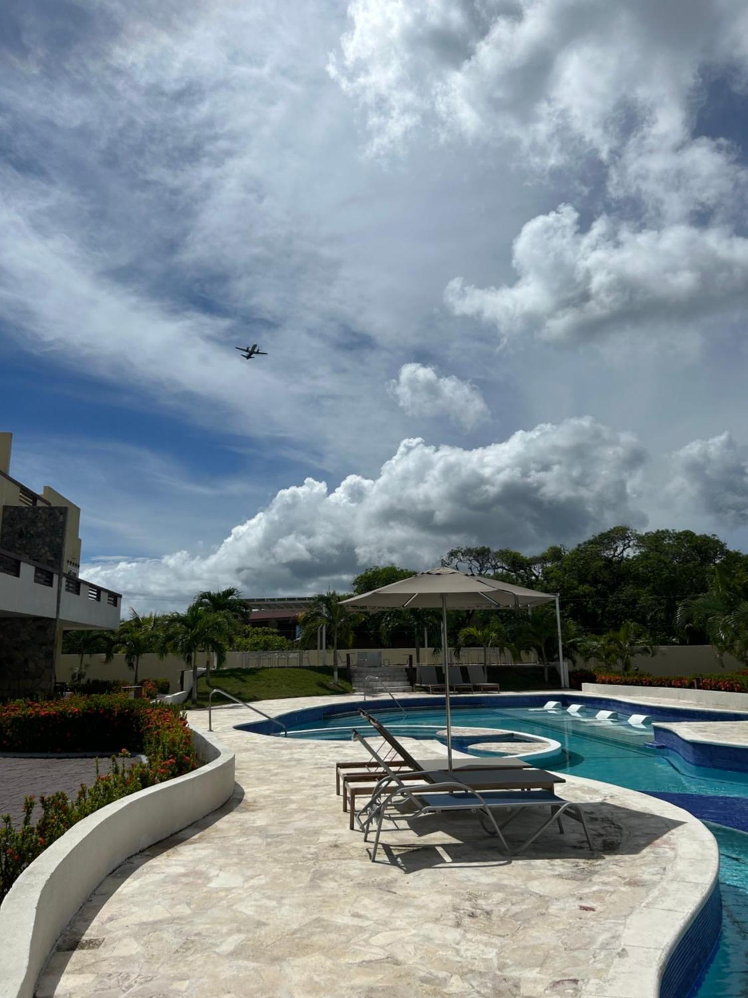 Hotel Habitacion Privada En Dixon Cove Roatan Exterior foto